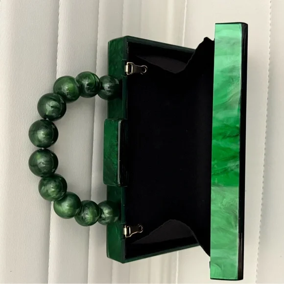Elegant Green Handbag with Beaded Handle - Picture 13 of 13